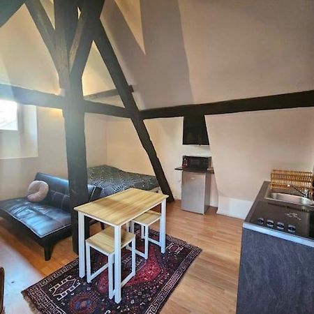 Le Petit Medieval Appartement Montluçon Buitenkant foto