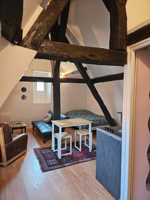 Le Petit Medieval Appartement Montluçon Buitenkant foto